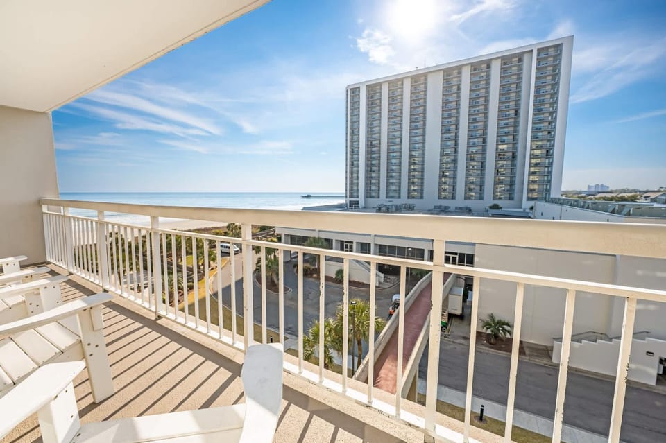South Hampton 3BR Oceanview Balcony Steps to Beach House in South Carolina