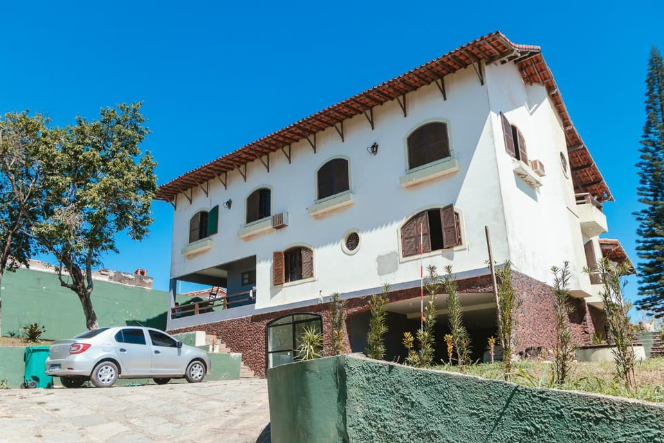 Property building, Day, Garden, Parking