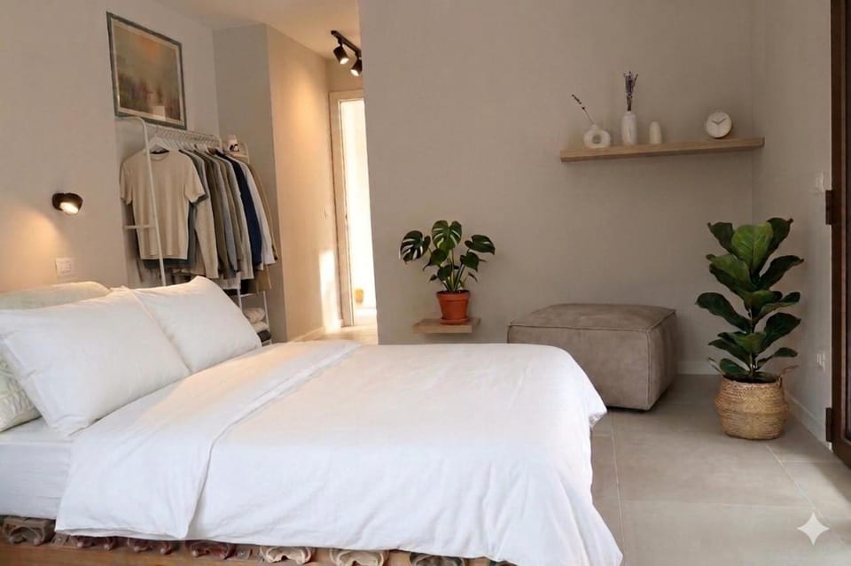 Bed, Photo of the whole room, Bedroom, air conditioner