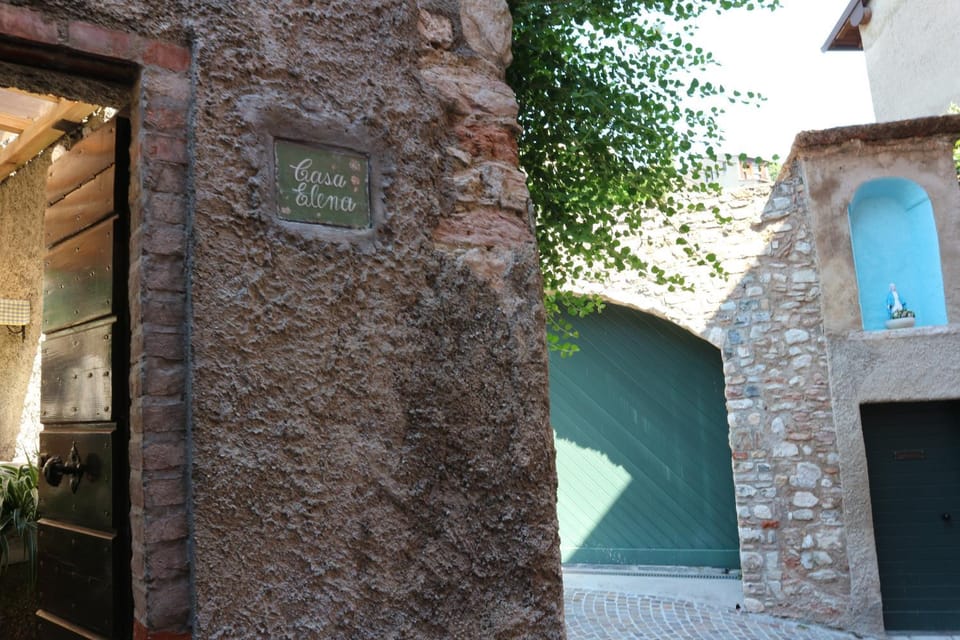 Facade/entrance, Decorative detail, Quiet street view