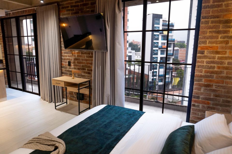 Bed, View (from property/room), Balcony/Terrace, Photo of the whole room, Street view