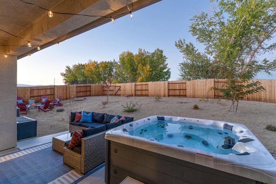 Dusty Sage Hollow House in Sierra Nevada