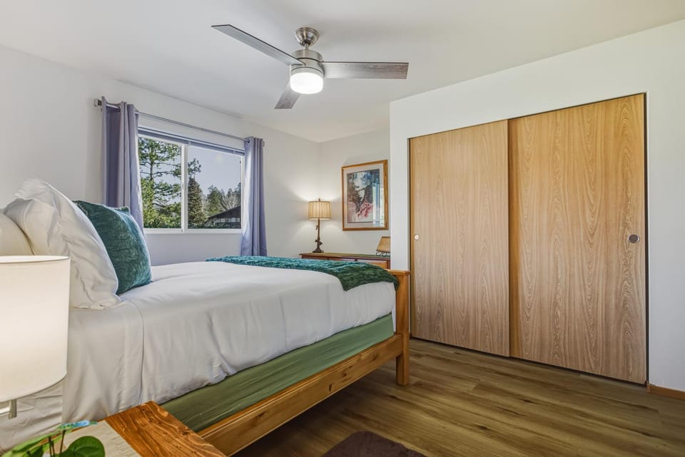 Bed, Photo of the whole room, Bedroom, wardrobe