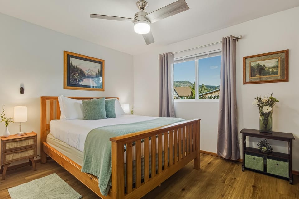 Bed, Photo of the whole room, Bedroom