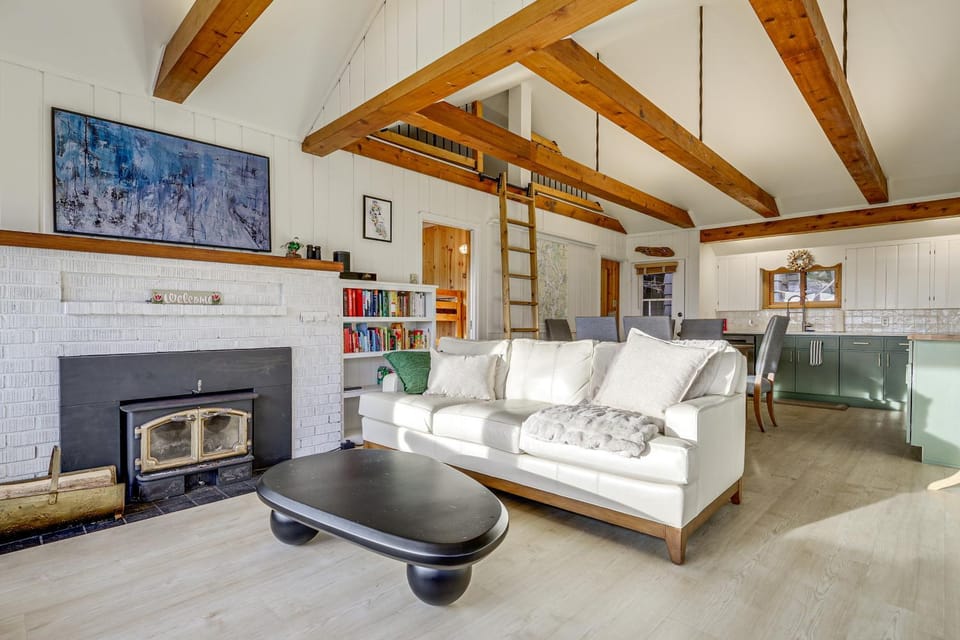 Private 3-Acre Beach! Family Retreat in Freeland House in Whidbey Island