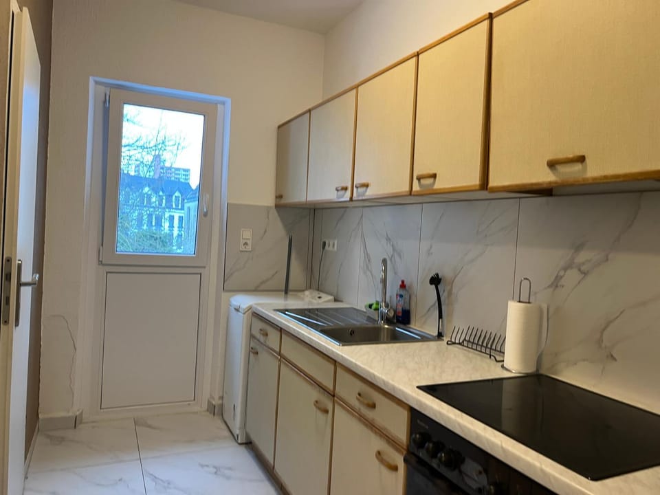 Photo of the whole room, Dining area, kitchen