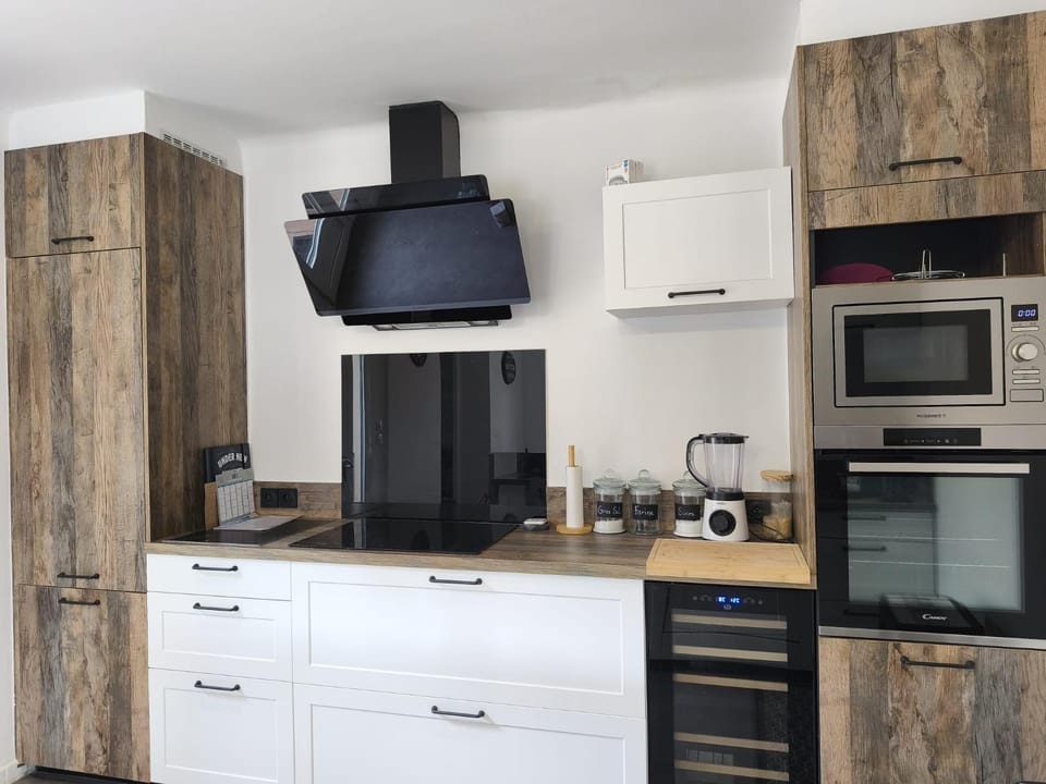 microwave, oven, stove, kitchen