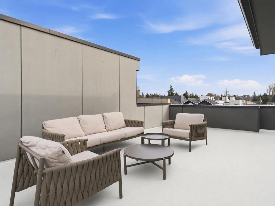 Rooftop Retreat w Stunning Views - Ballard Gem House in Ballard