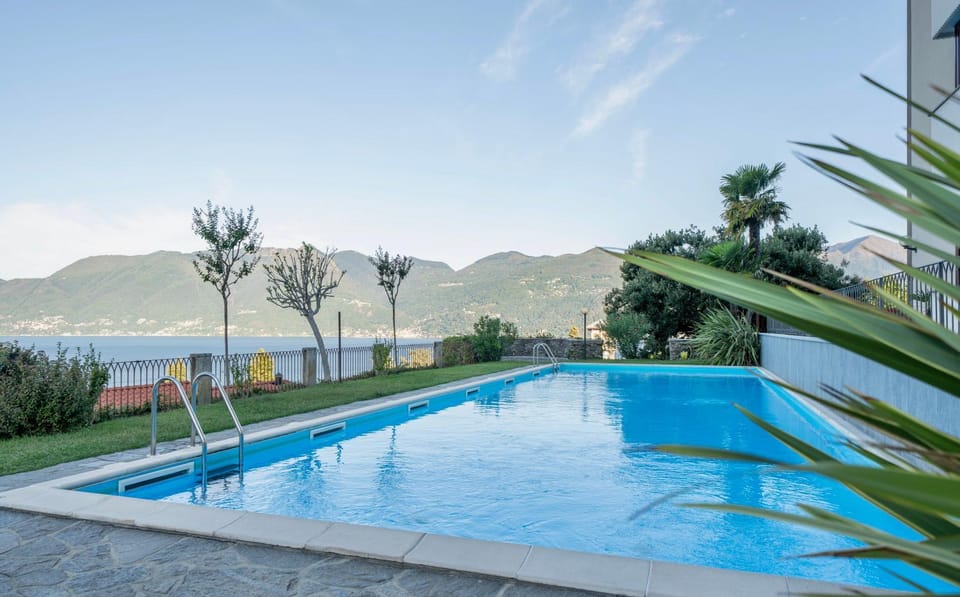 Lake view, Swimming pool