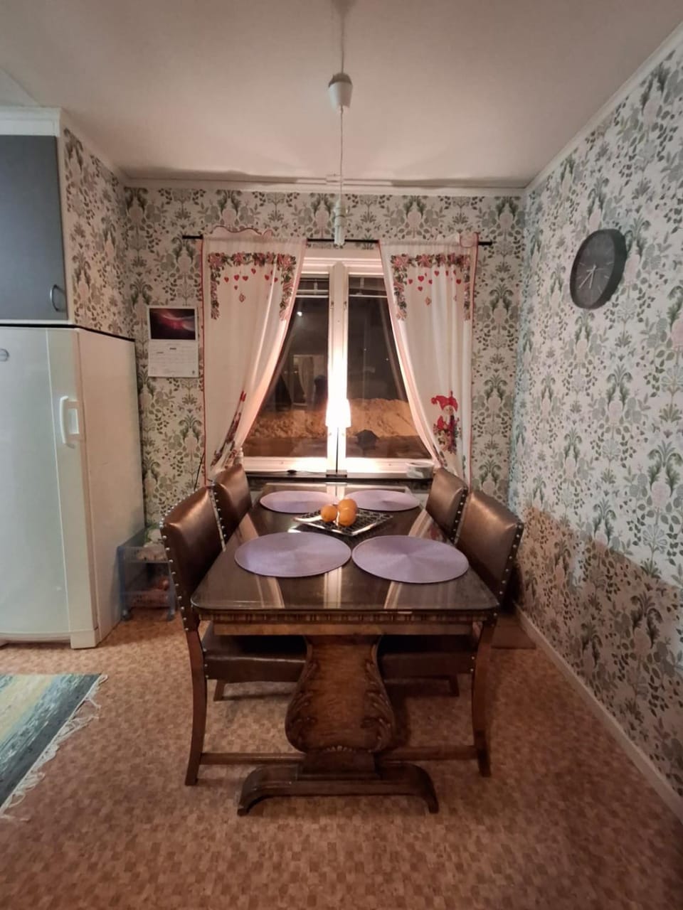 Kitchen or kitchenette, Photo of the whole room, Seating area, Dining area