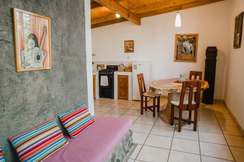 CASITA TECA jardín de esculturas junto al río Apartment in State of Michoacán