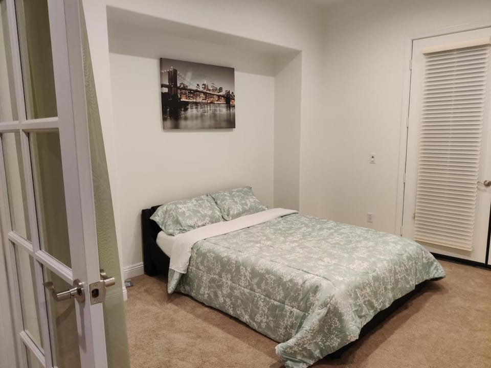Beautiful Villa with Amazing 360 Mountain Views, Golfcourses close to Monserate Winery and I-15 Villa in Southern California