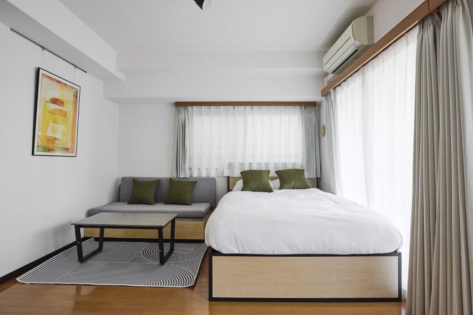 Bed, air conditioner