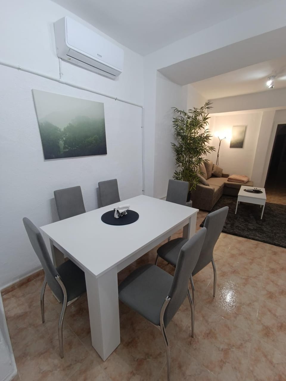 Seating area, Dining area, air conditioner