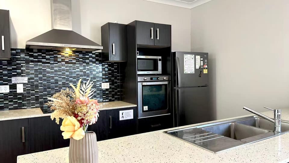 14C Breeze Ensuite Room in Coopers Plains Bed and Breakfast in Brisbane