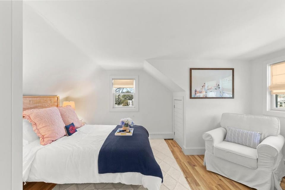 Cozy Luxury Cape Cod Villa- 5 min to Beach! Villa in Yarmouth Port