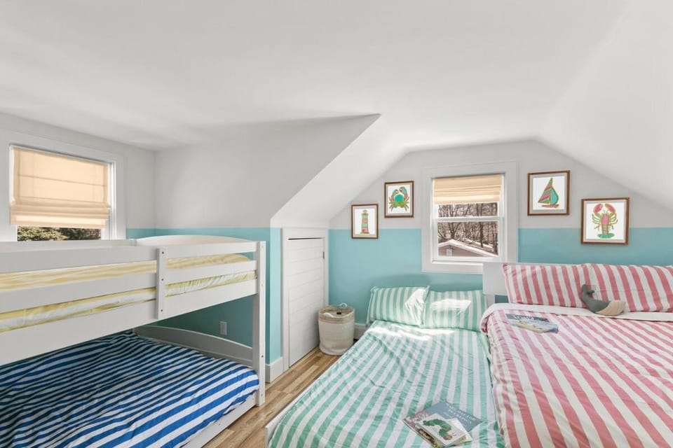 Cozy Luxury Cape Cod Villa- 5 min to Beach! Villa in Yarmouth Port
