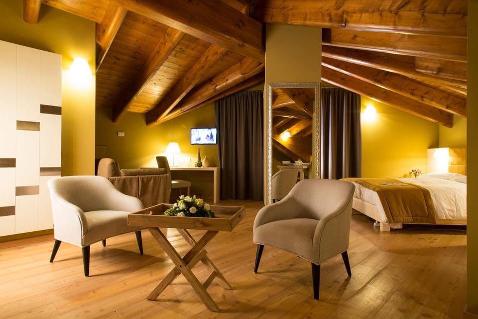 Shower, Toilet, Bed, Bathroom, TV and multimedia, Coffee/tea facilities, Balcony/Terrace, Kitchen or kitchenette, Living room, Seating area, Dining area, Bedroom, Area and facilities