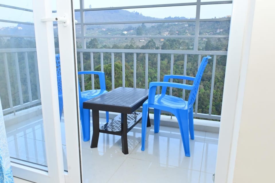 View (from property/room), Balcony/Terrace, Mountain view