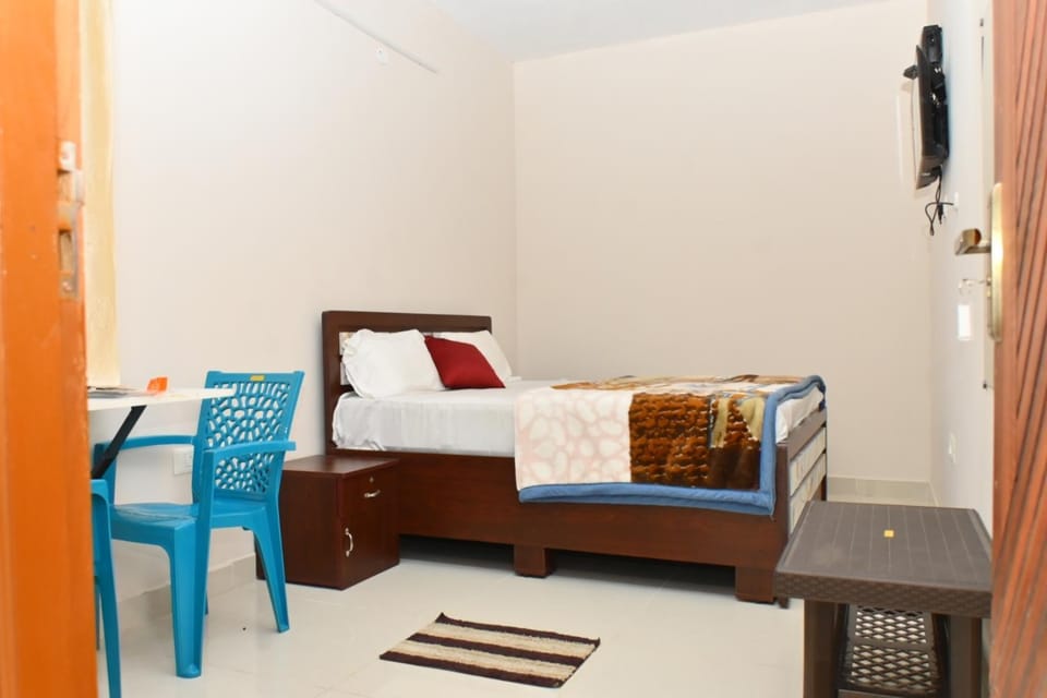 Bed, TV and multimedia, Bedroom