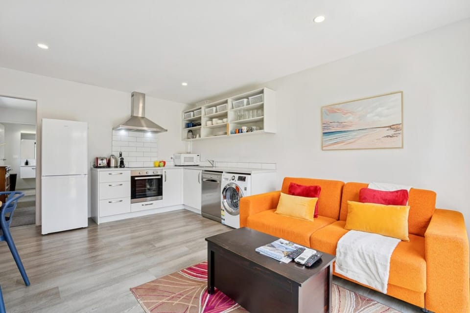 Private Studio in Sunny Suburbs Bed and Breakfast in Queenstown