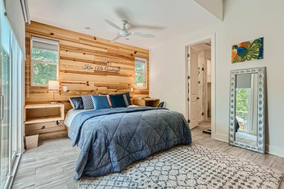 Central Austin Pet Friendly Compound w/Lap Pool House in Austin