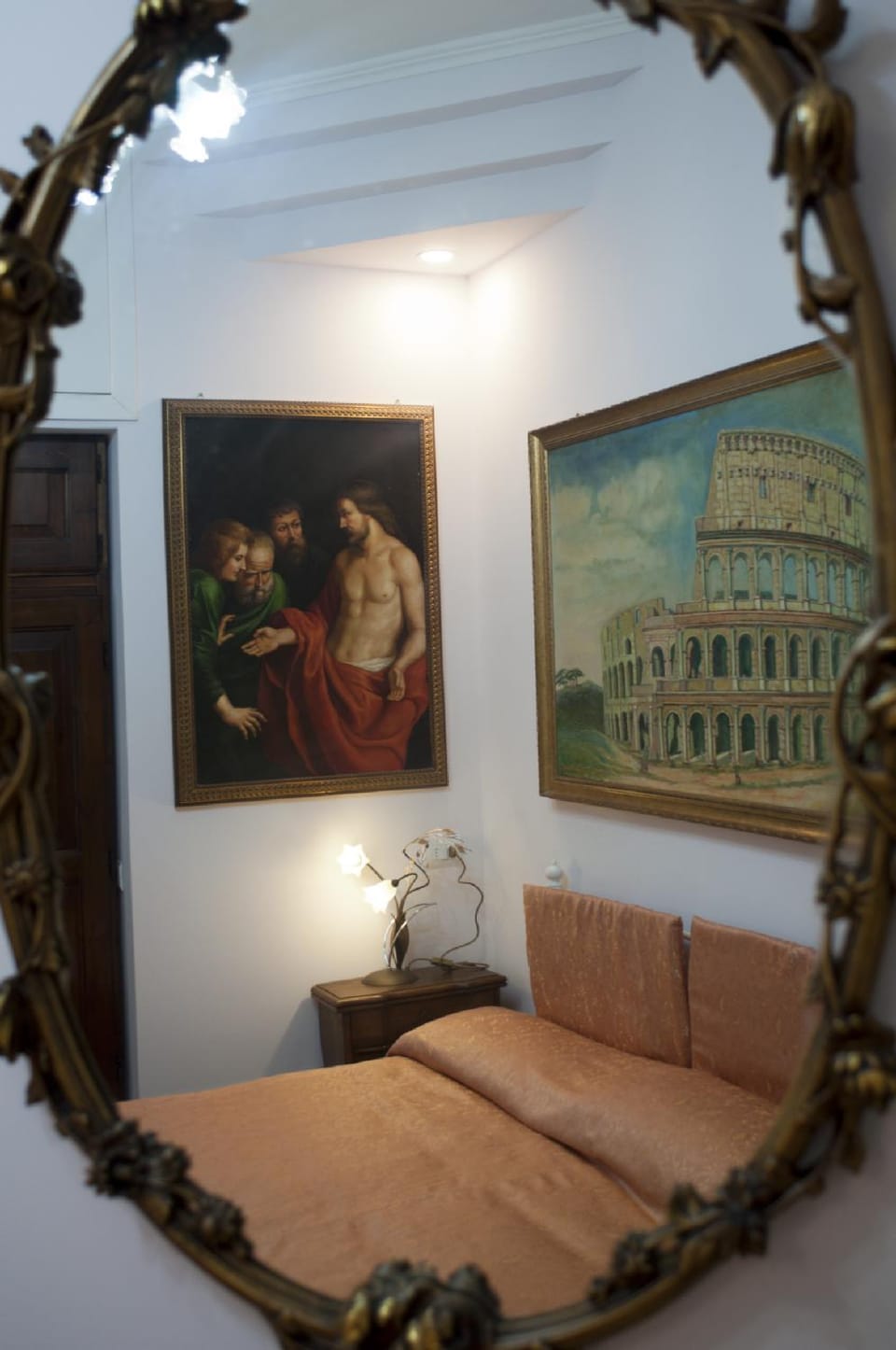 Bed, Photo of the whole room, Decorative detail