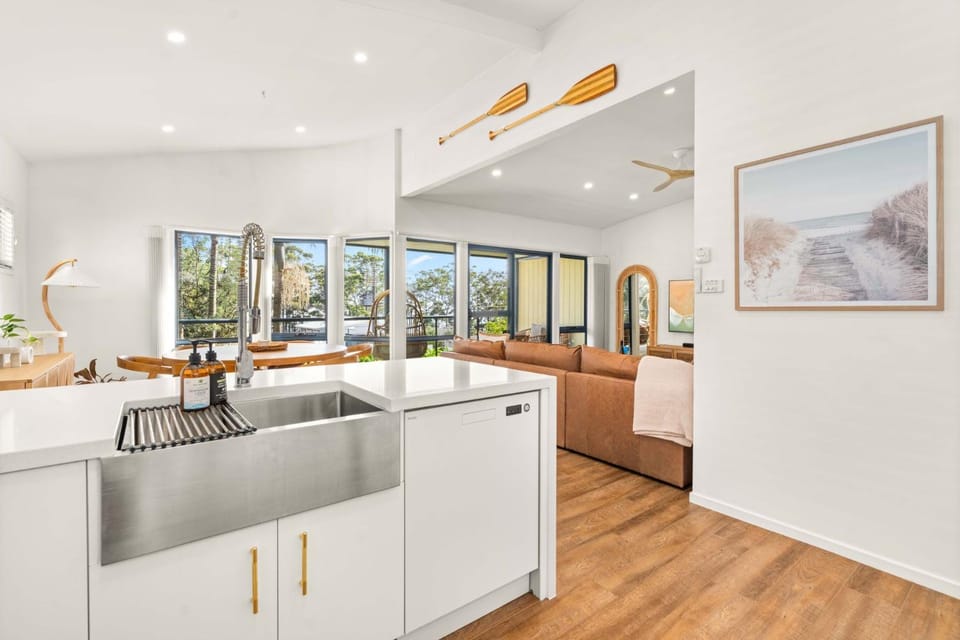 Roya by the Beach by Experience Jervis Bay House in Vincentia