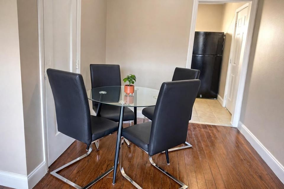 Birmingham 1BR Getaway Suite Near UAB with Parking Apartment in Birmingham
