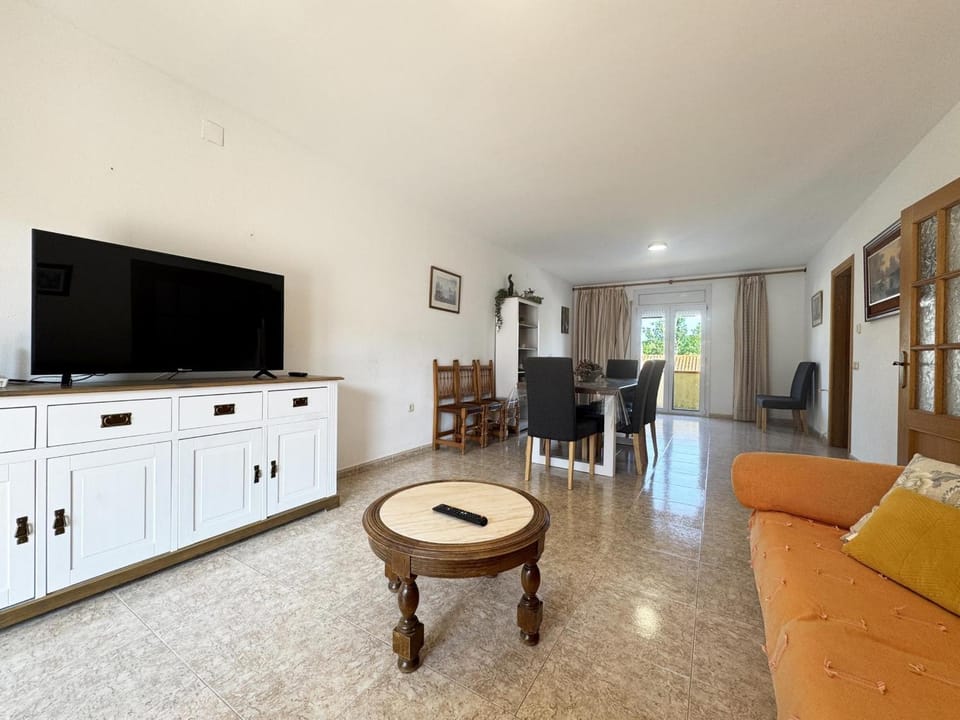 Gran Casa con Piscina Privada, WiFi y Barbacoa a 15min de la Playa - HISP-7-13 Villa in L'Escala