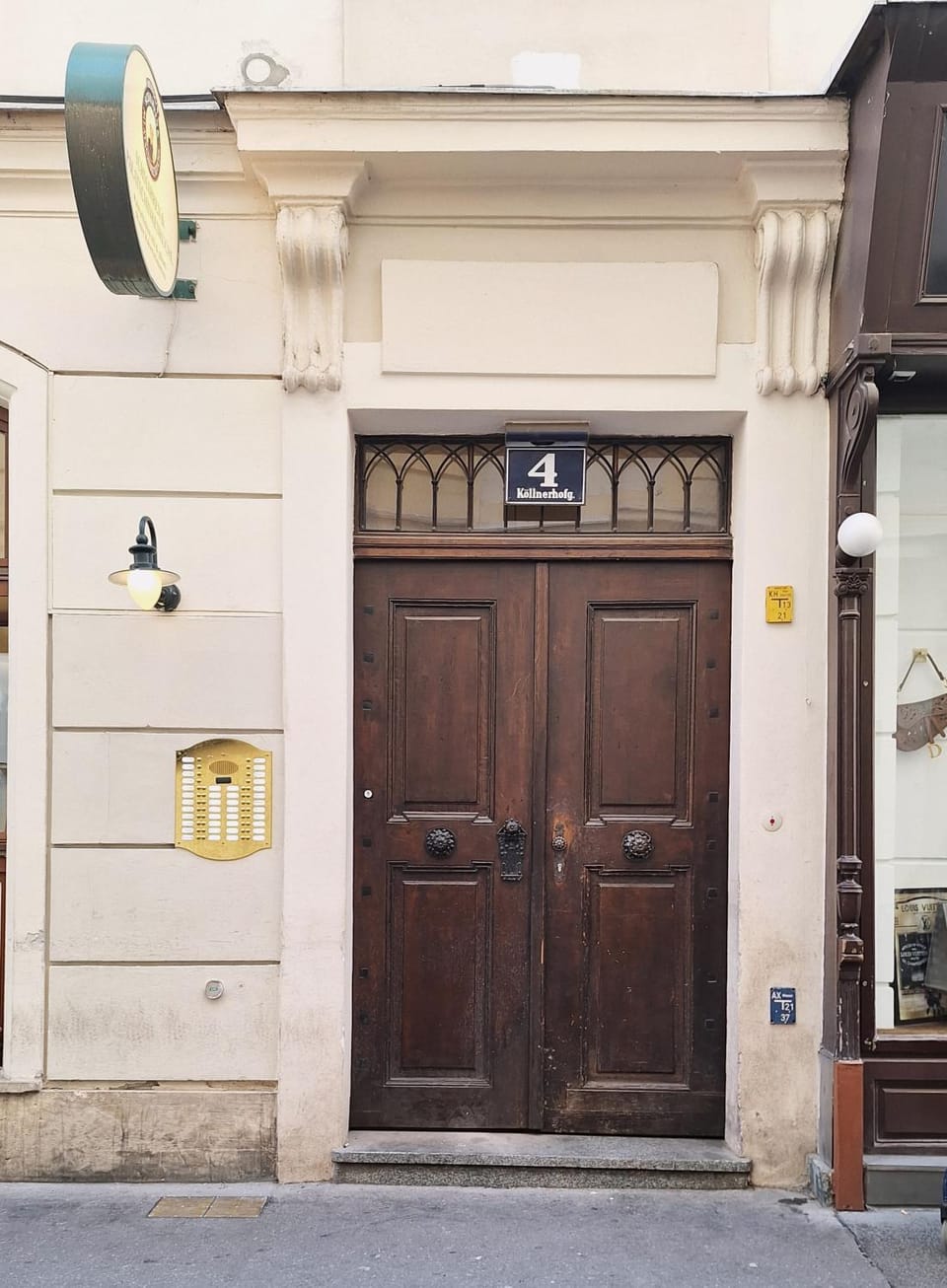 Facade/entrance