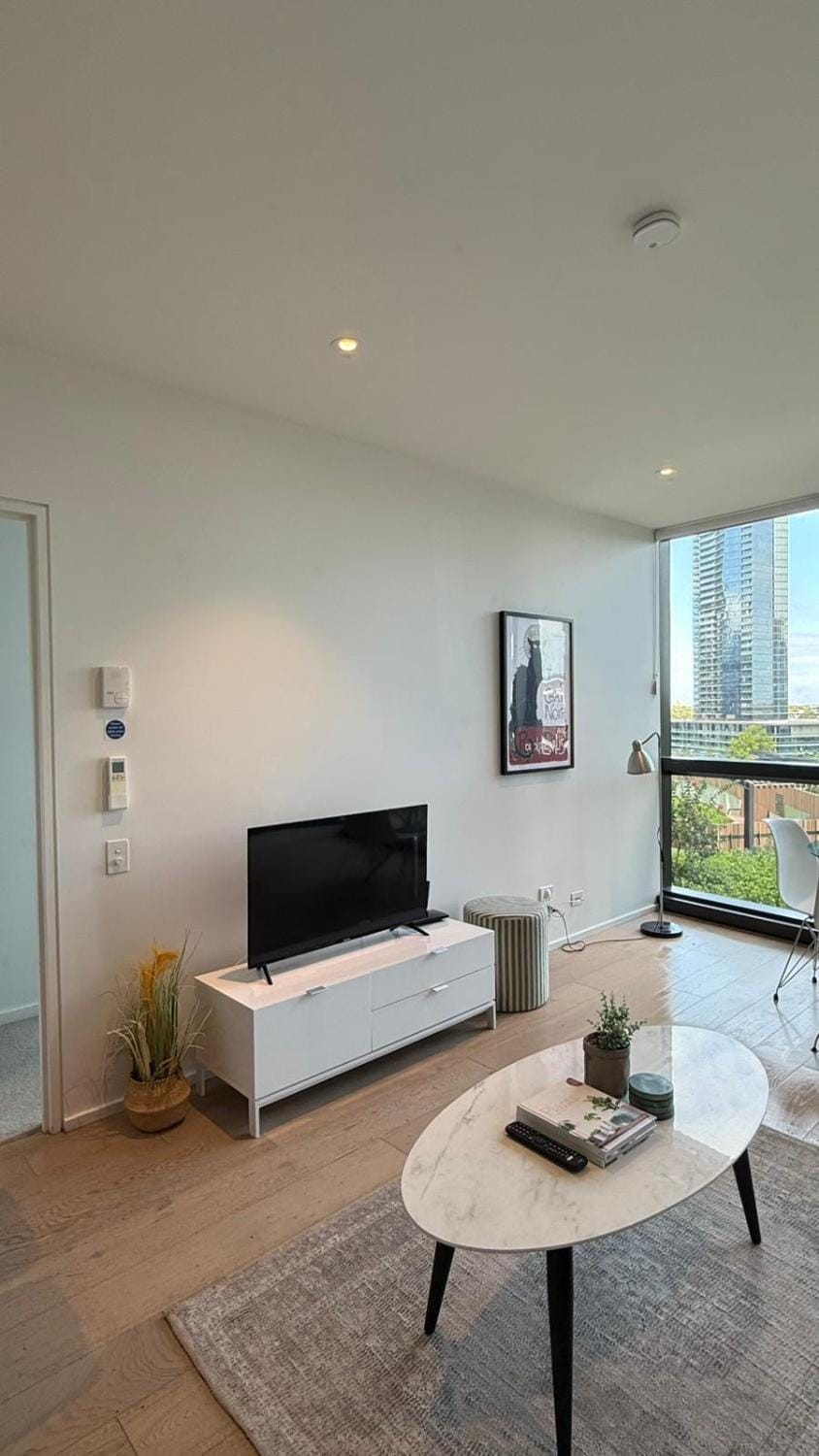 Wyndel Water View Two Bedroom MEL83708N Apartment in Melbourne