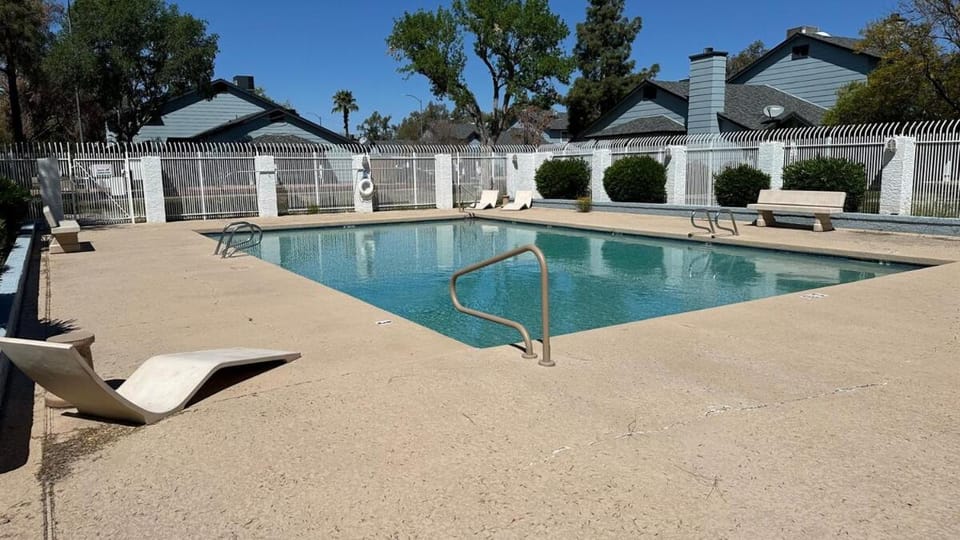 971 sf 2 Bedroom 2 Bath Townhouse 3 mi to Westgate Apartment in Glendale