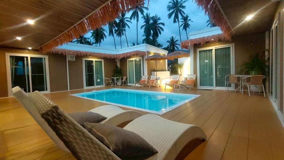 Pool view, Swimming pool, sunbed