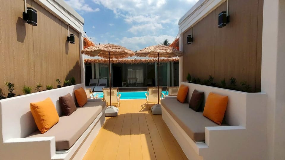 Patio, Day, Balcony/Terrace, sunbed