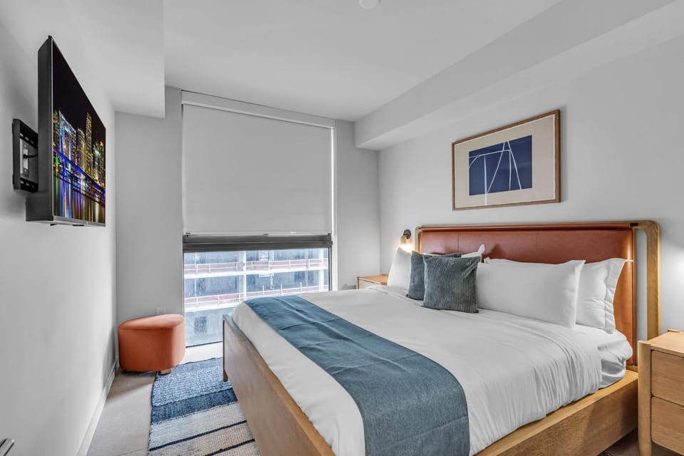 2BR Corner Suite MIA Wrap Balcony Rooftop Pool Apartment in Miami
