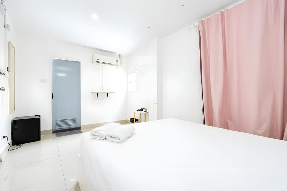 Bed, Photo of the whole room, Bedroom, towels, air conditioner