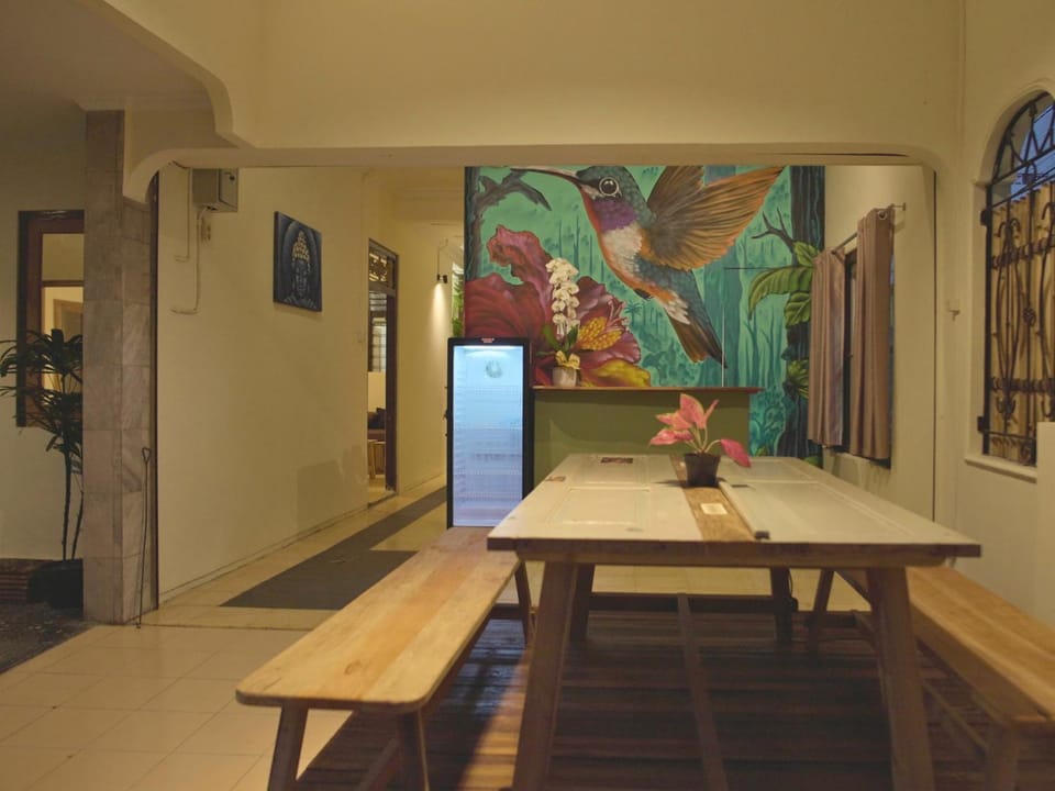 Seating area, Dining area