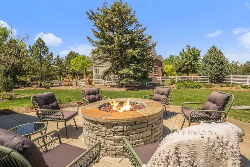 Mid-Century Mod - 7 BR Sleeps 22 - Hot Tub & Game Room House in Westminster