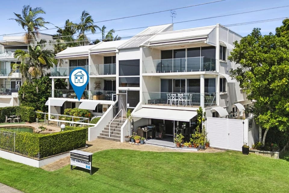 Property building, Day