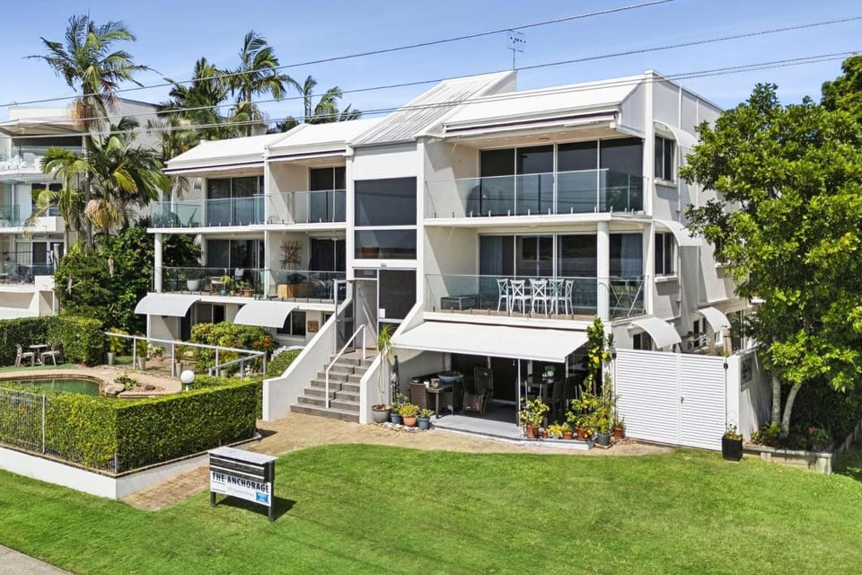 Property building, Day, Garden