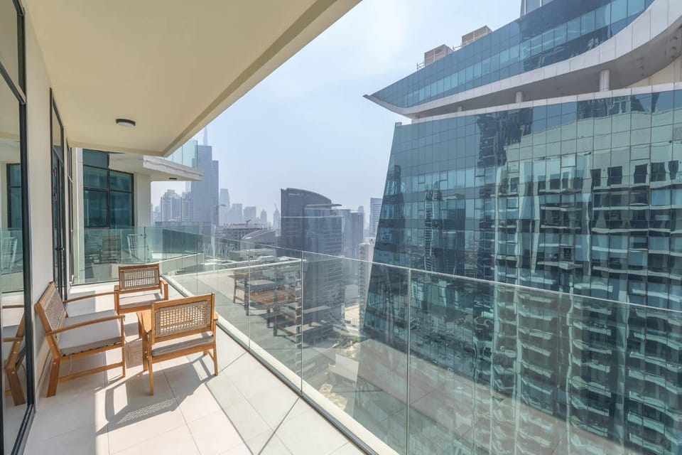 Free housekeeping visits during your stay - StayShort - Luxury 2 Bedroom Retreat in Business Bay Sleeps 4 Apartment in Dubai