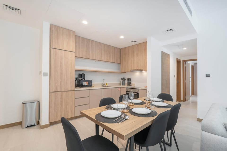 Free housekeeping visits during your stay - StayShort - Luxury 2 Bedroom Retreat in Business Bay Sleeps 4 Apartment in Dubai