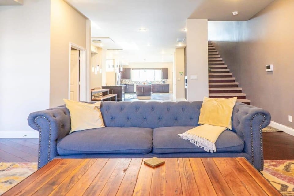 4BR-3halfBA Garage and Rooftop Deck ABODEbucks House in Saint Louis