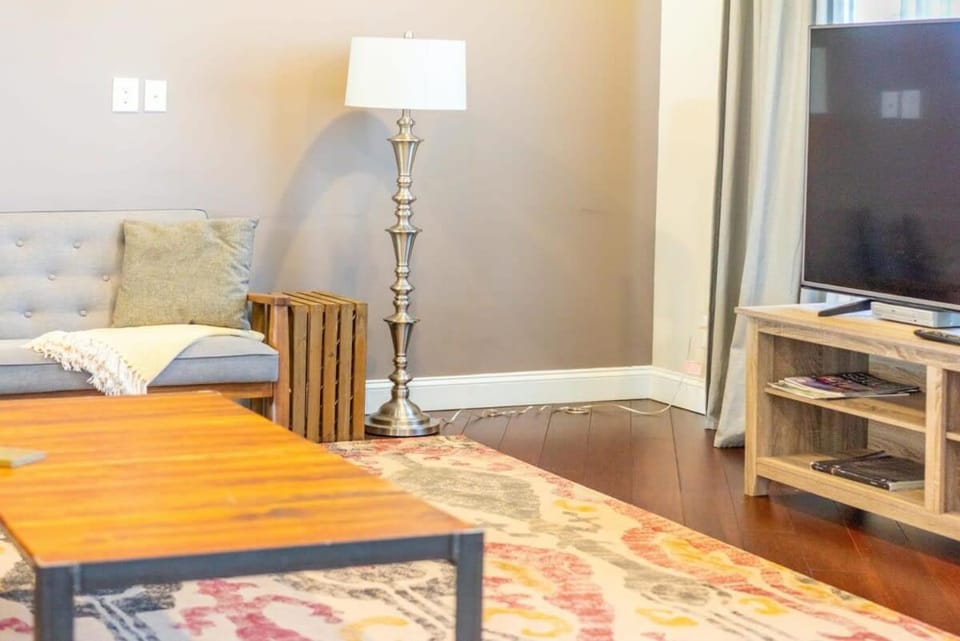 4BR-3halfBA Garage and Rooftop Deck ABODEbucks House in Saint Louis