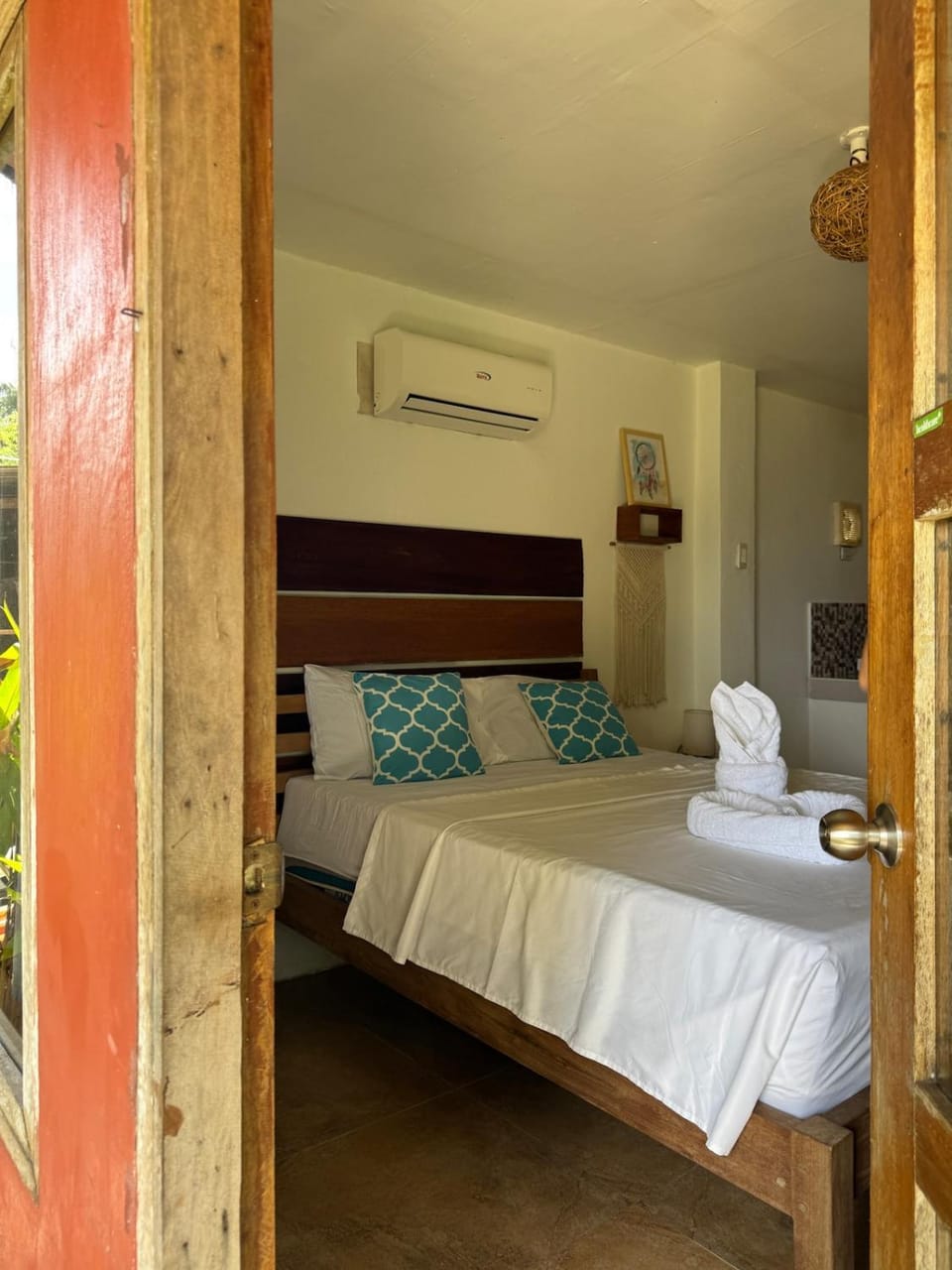 Malinao Beachfront Studio, Starlink, Solar House in General Luna