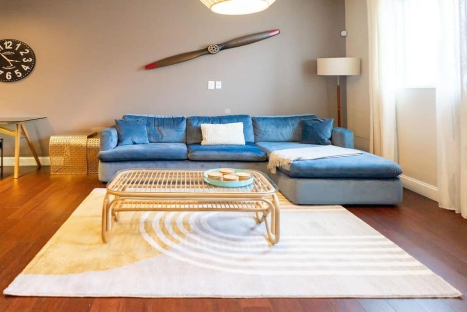 Modern 2BR Designer CWE Condo ABODEbucks House in Saint Louis