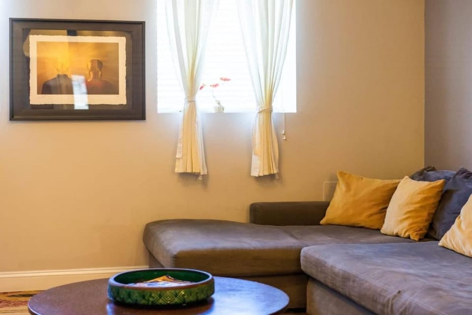 Vibrant CWE Escape Prime Location ABODEbucks Apartment in Saint Louis