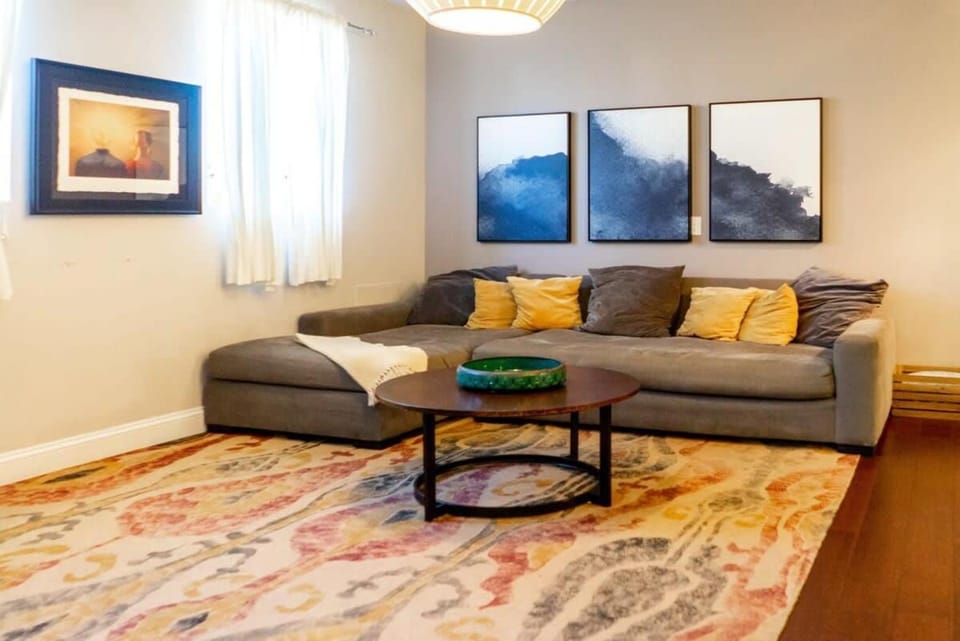Vibrant CWE Escape Prime Location ABODEbucks Apartment in Saint Louis