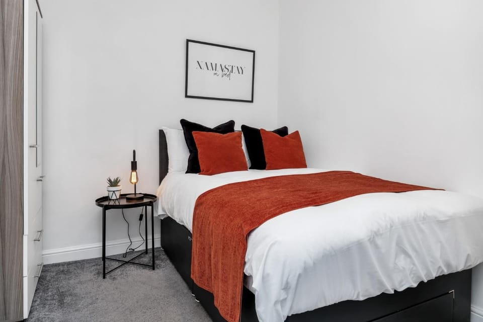 Comfy En Suite Rooms Near Alton Towers House in Stoke-on-Trent